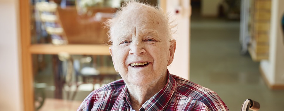 Glad senior patient